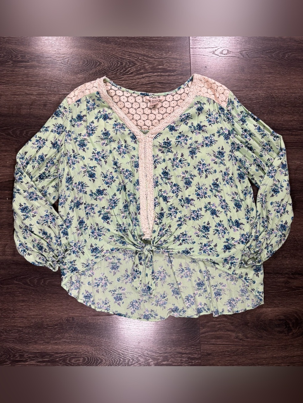 Lola P Tie Front Floral 100% Rayon Blouse Hippie Bohemian size small P152